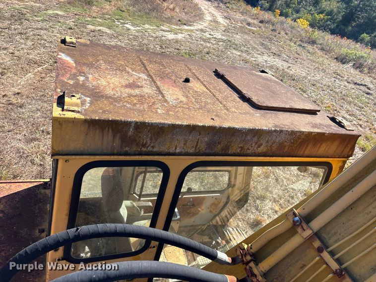 image for item ET7279 1986 John Deere 790 excavator