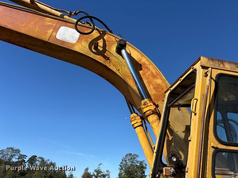 image for item ET7279 1986 John Deere 790 excavator