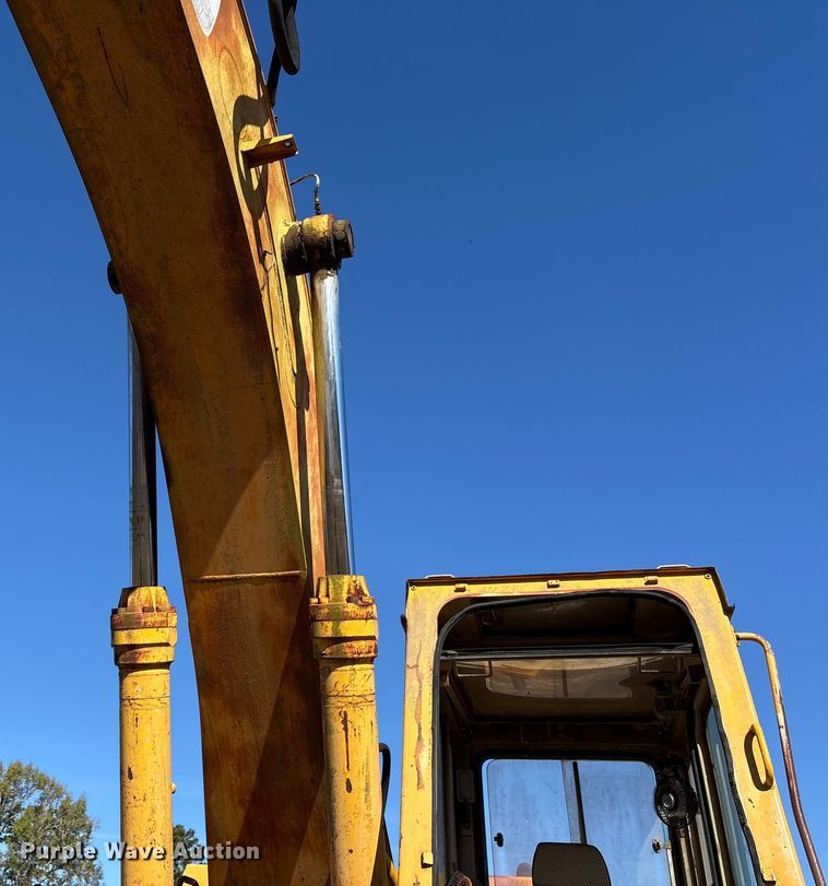 image for item ET7279 1986 John Deere 790 excavator