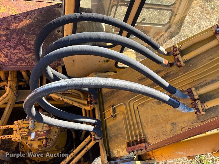 image for item ET7279 1986 John Deere 790 excavator