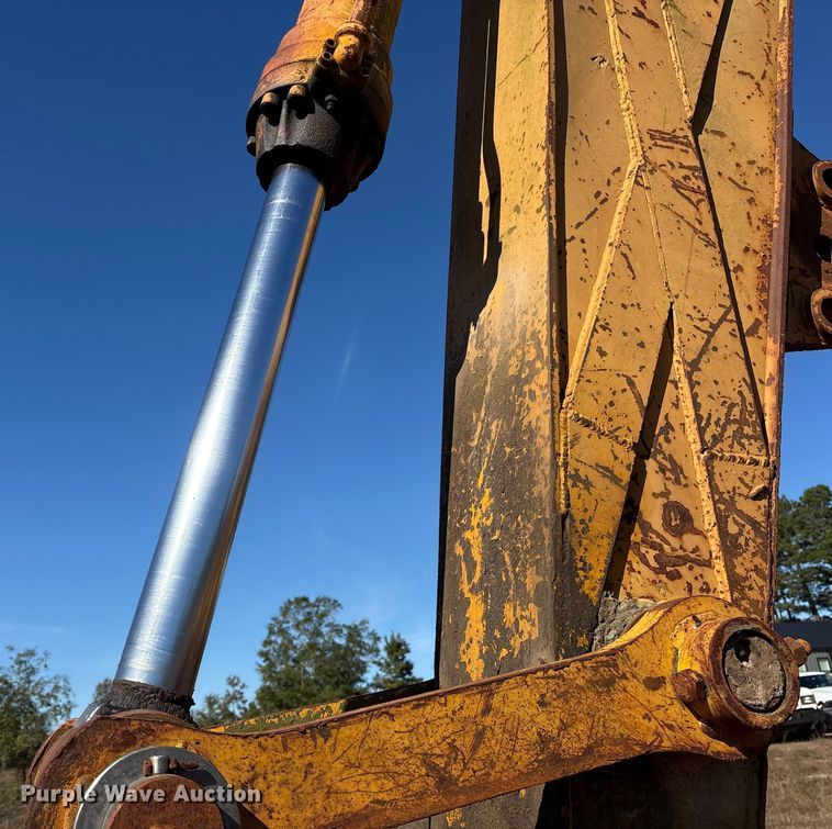 image for item ET7279 1986 John Deere 790 excavator