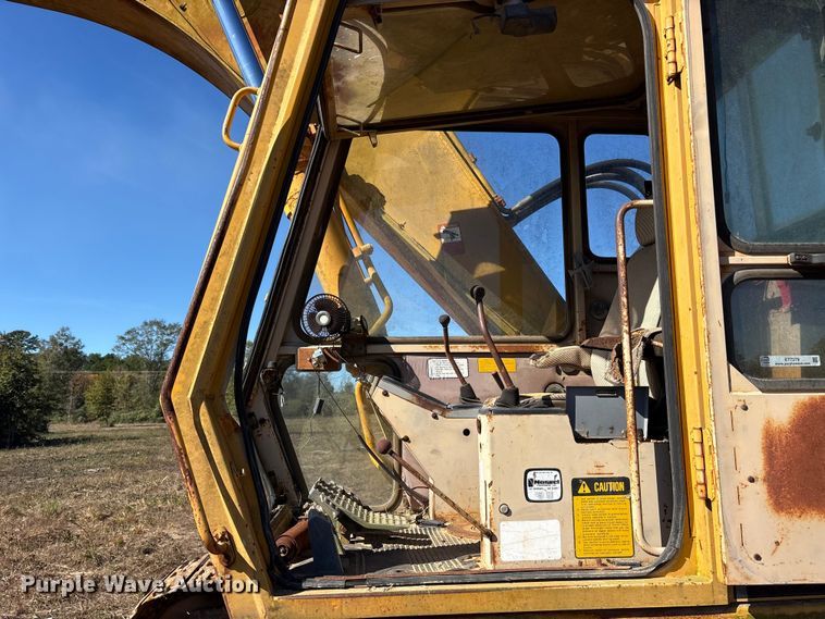 image for item ET7279 1986 John Deere 790 excavator