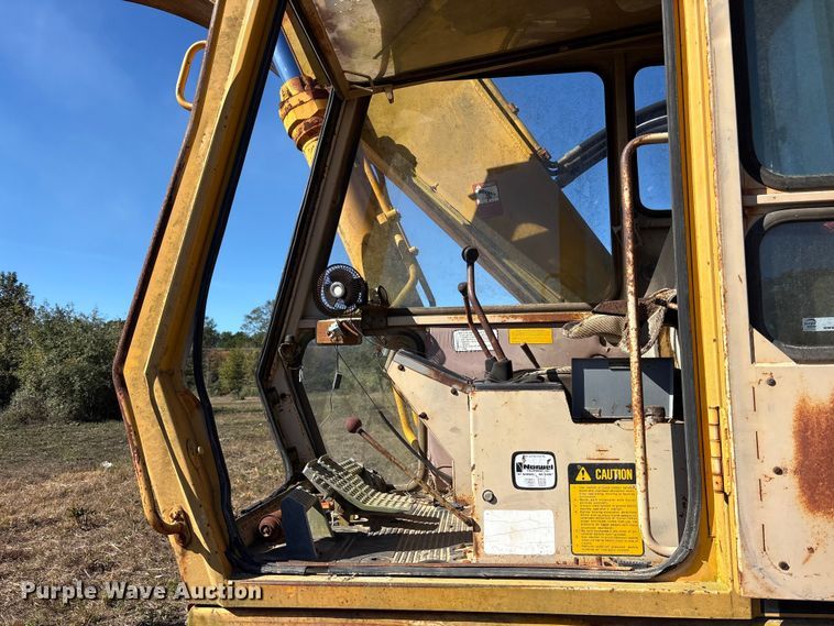 image for item ET7279 1986 John Deere 790 excavator