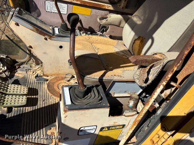 image for item ET7279 1986 John Deere 790 excavator