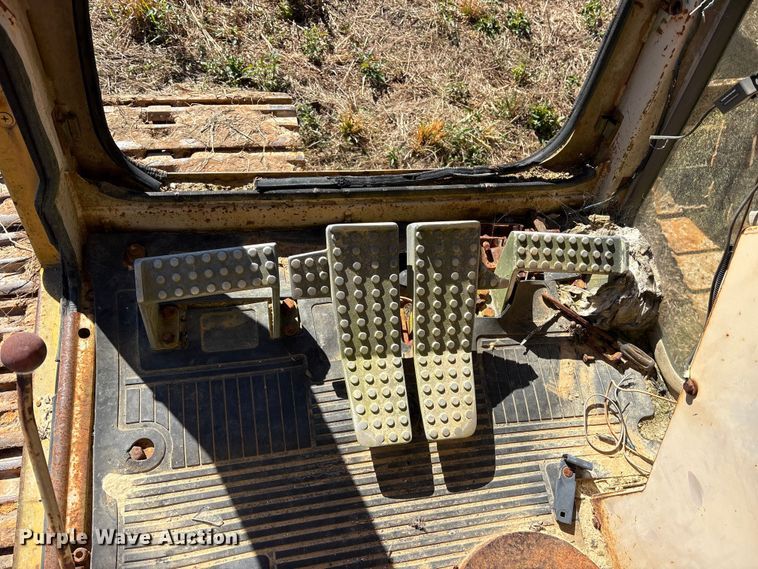 image for item ET7279 1986 John Deere 790 excavator