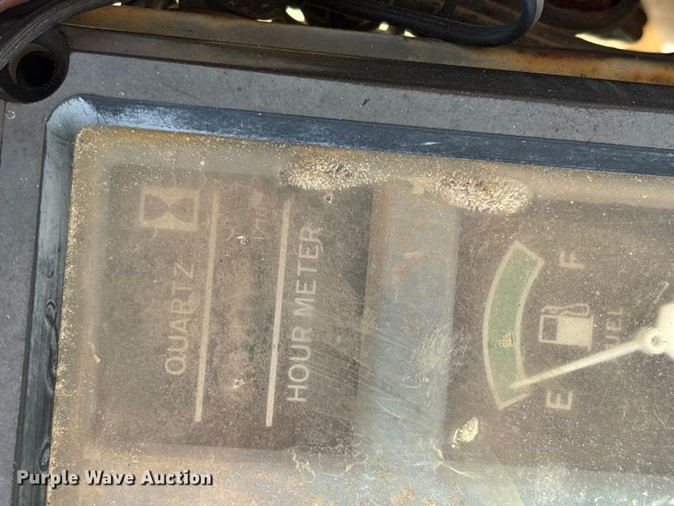 image for item ET7279 1986 John Deere 790 excavator