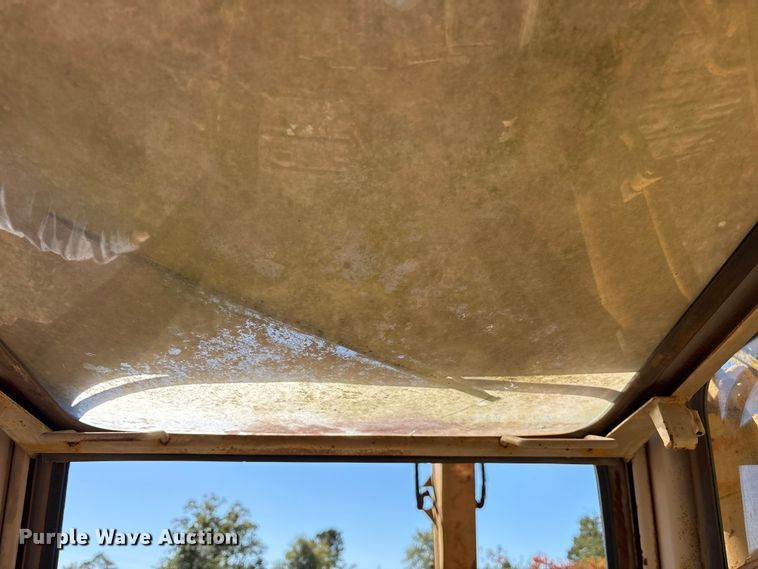 image for item ET7279 1986 John Deere 790 excavator