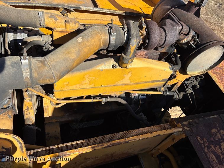 image for item ET7279 1986 John Deere 790 excavator