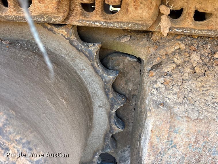 image for item ET7279 1986 John Deere 790 excavator