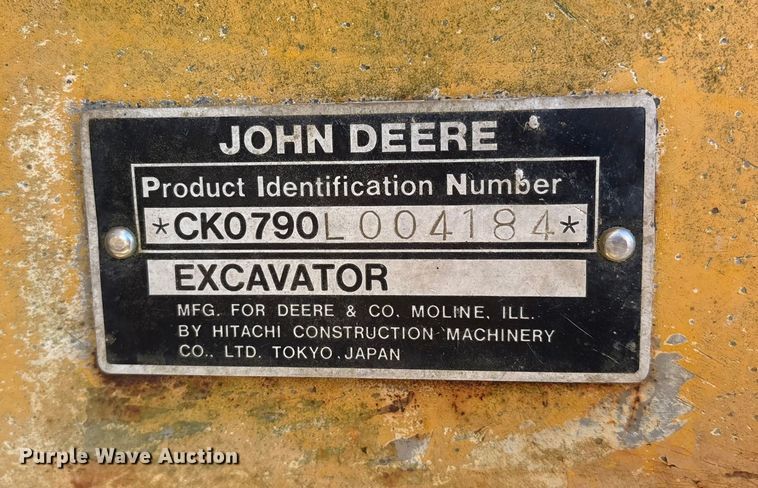 image for item ET7279 1986 John Deere 790 excavator