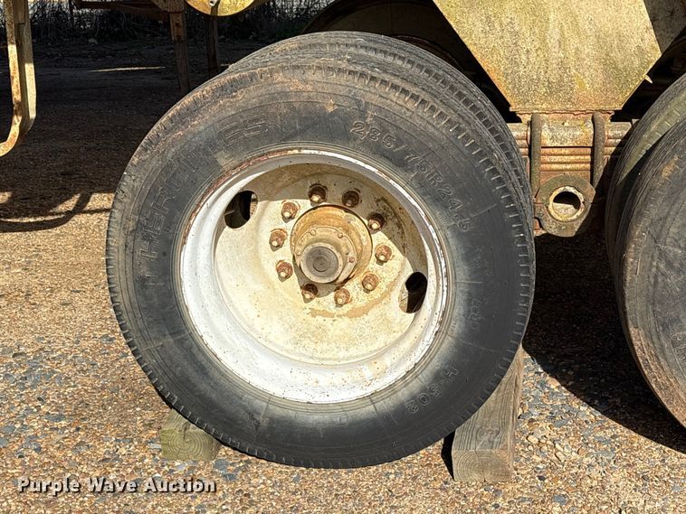 image for item ET7289 1985 Clement LW3224BT end dump trailer
