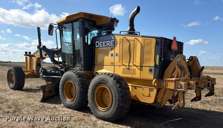 image for item ET7298 2011 John Deere 872G motor grader