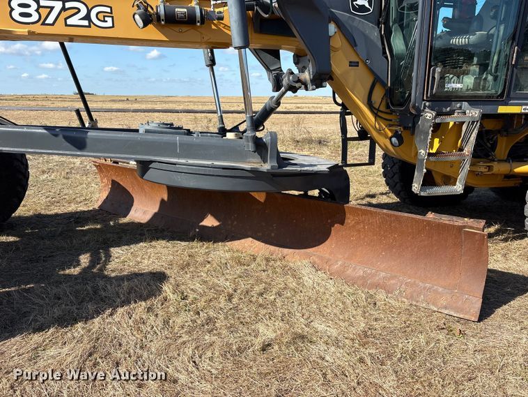 image for item ET7298 2011 John Deere 872G motor grader