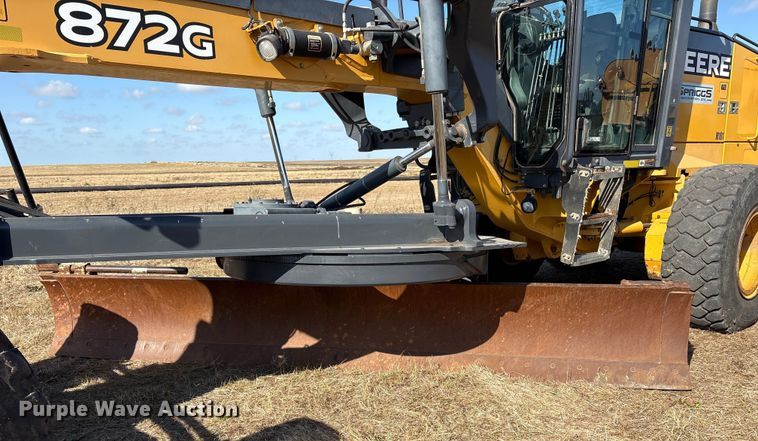 image for item ET7298 2011 John Deere 872G motor grader