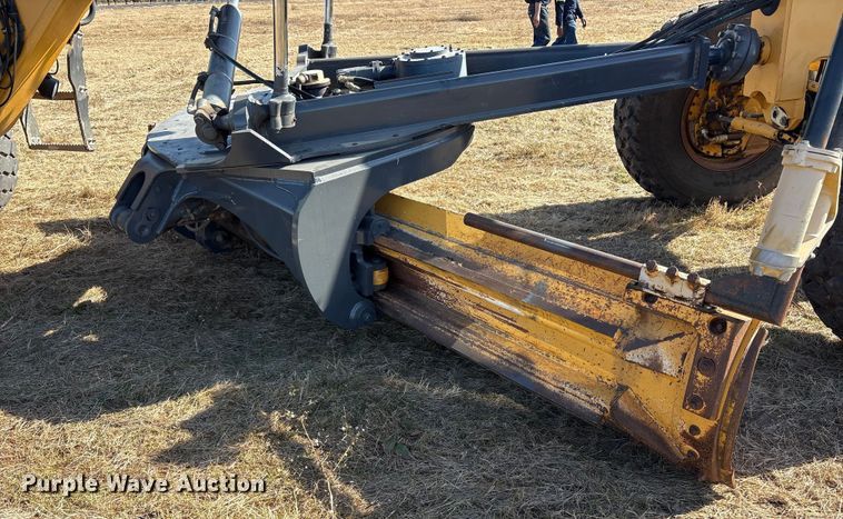 image for item ET7298 2011 John Deere 872G motor grader