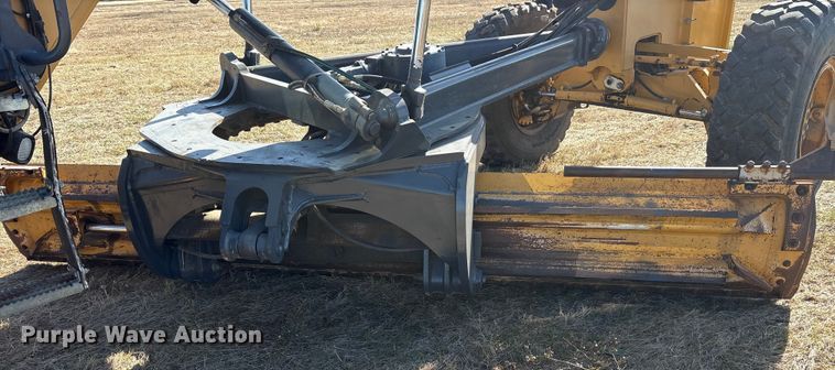 image for item ET7298 2011 John Deere 872G motor grader