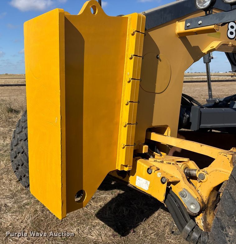 image for item ET7298 2011 John Deere 872G motor grader