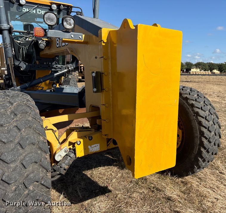image for item ET7298 2011 John Deere 872G motor grader