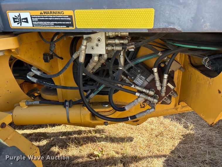 image for item ET7298 2011 John Deere 872G motor grader