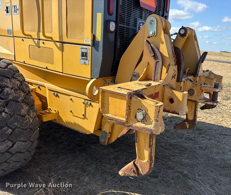 image for item ET7298 2011 John Deere 872G motor grader