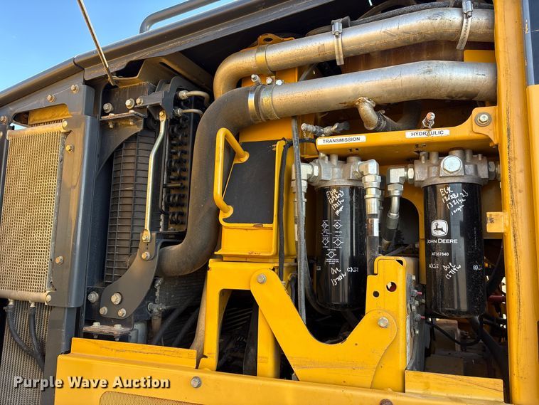 image for item ET7298 2011 John Deere 872G motor grader