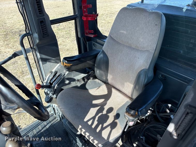 image for item ET7298 2011 John Deere 872G motor grader