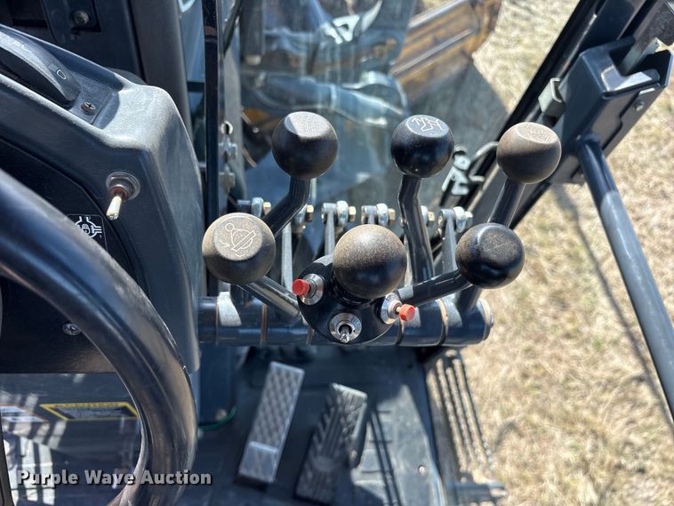 image for item ET7298 2011 John Deere 872G motor grader