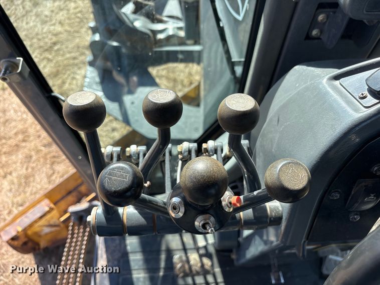 image for item ET7298 2011 John Deere 872G motor grader