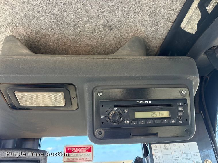 image for item ET7298 2011 John Deere 872G motor grader