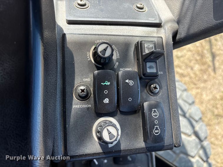 image for item ET7298 2011 John Deere 872G motor grader