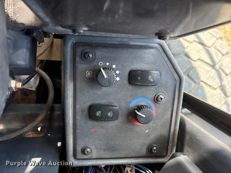 image for item ET7298 2011 John Deere 872G motor grader