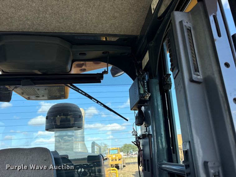 image for item ET7298 2011 John Deere 872G motor grader