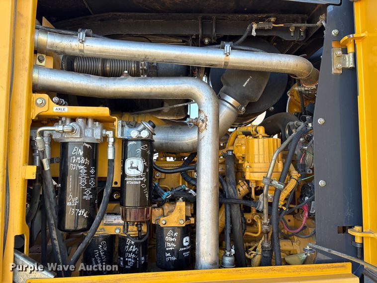 image for item ET7298 2011 John Deere 872G motor grader