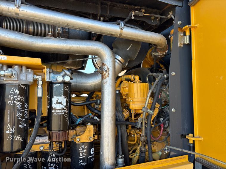 image for item ET7298 2011 John Deere 872G motor grader