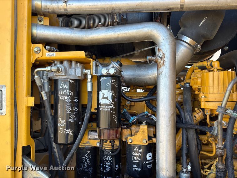 image for item ET7298 2011 John Deere 872G motor grader