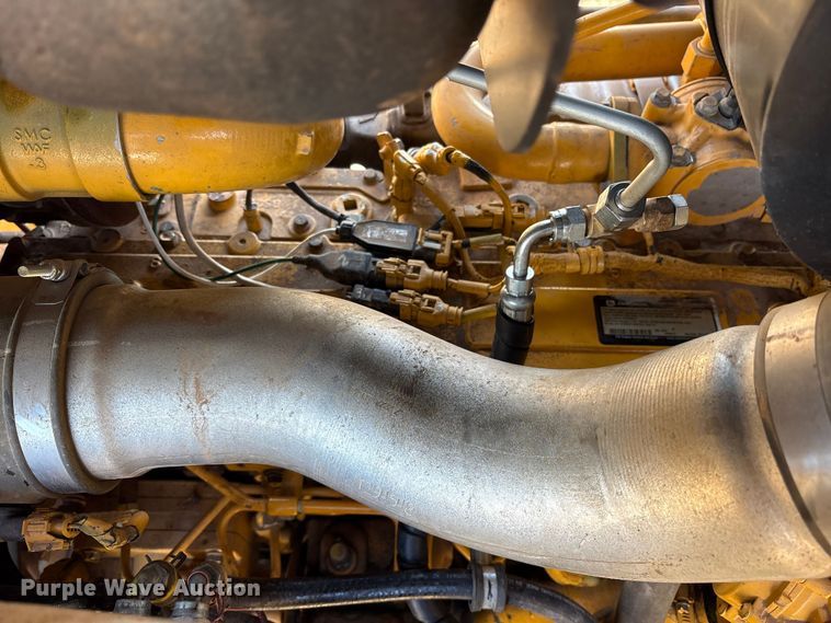 image for item ET7298 2011 John Deere 872G motor grader