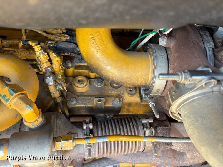 image for item ET7298 2011 John Deere 872G motor grader