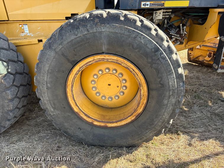 image for item ET7298 2011 John Deere 872G motor grader