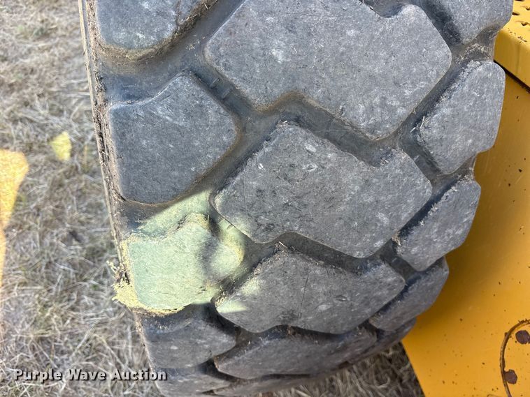 image for item ET7298 2011 John Deere 872G motor grader