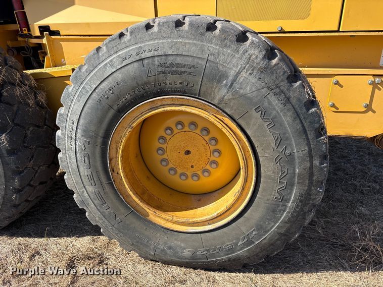 image for item ET7298 2011 John Deere 872G motor grader