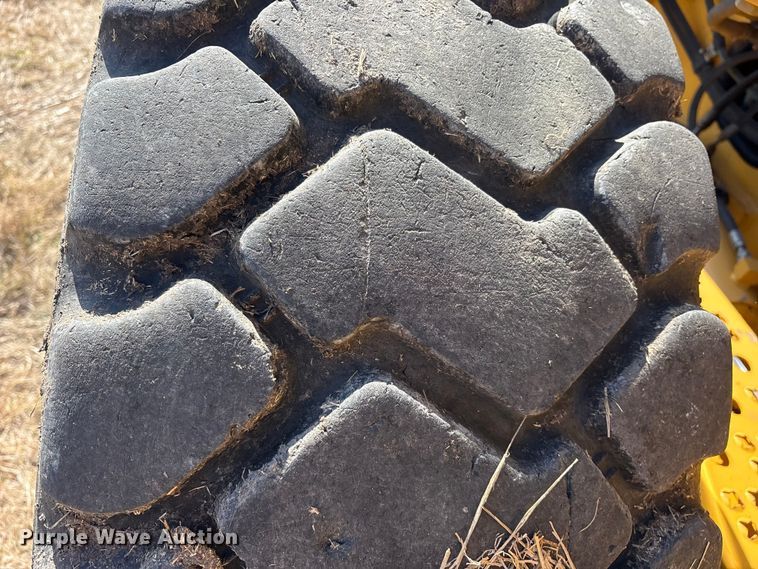 image for item ET7298 2011 John Deere 872G motor grader