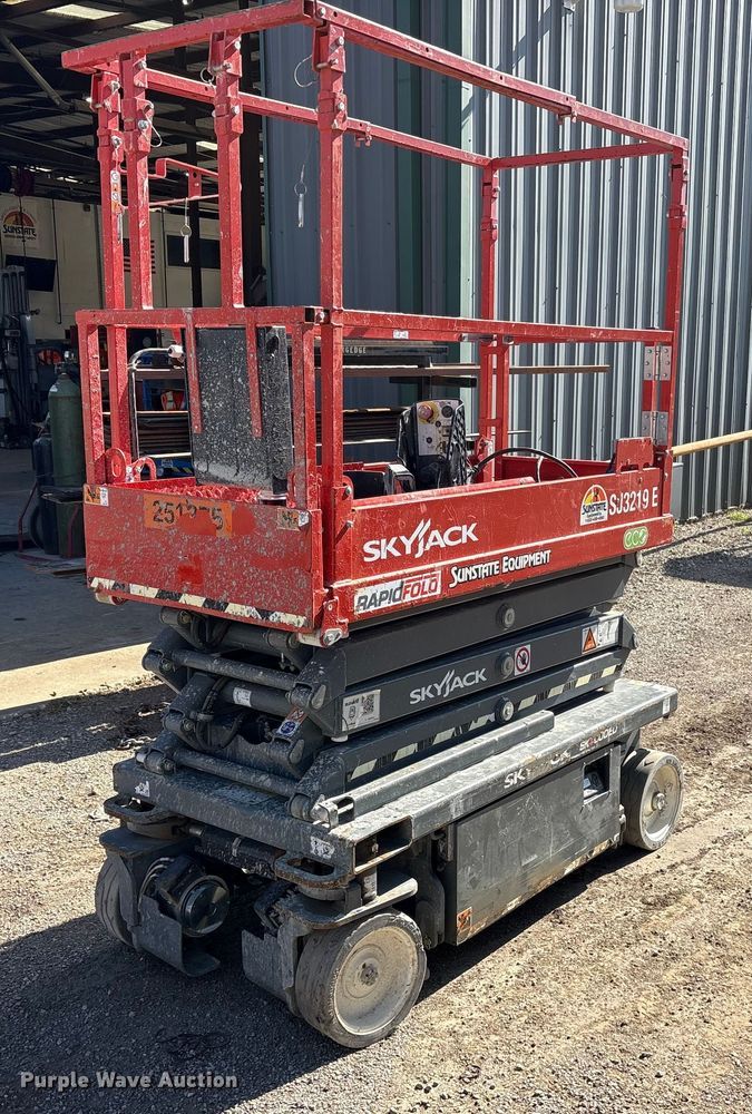 image for item ET7299 SkyJack SJ3219E scissor lift