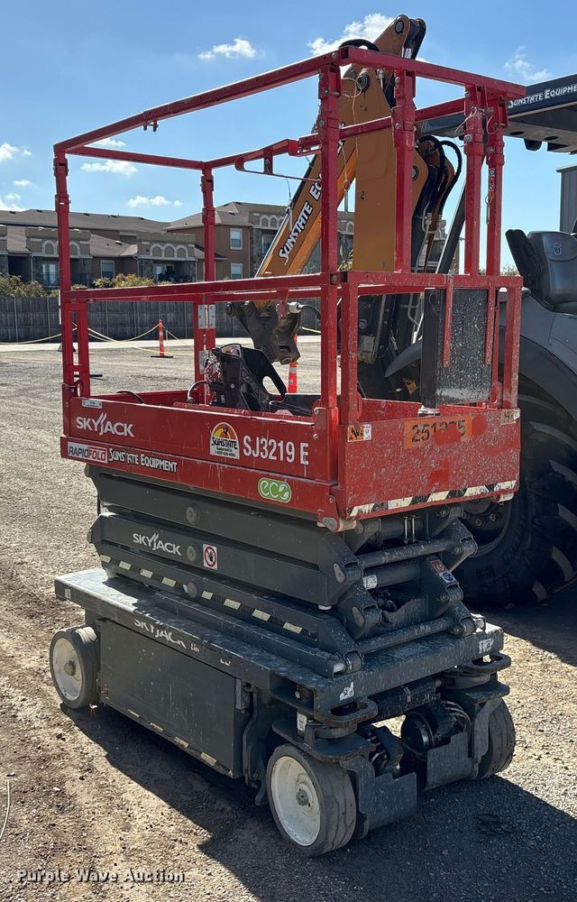 image for item ET7299 SkyJack SJ3219E scissor lift