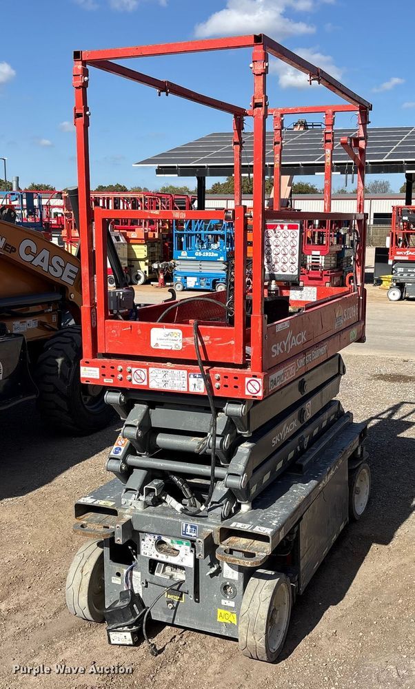 image for item ET7299 SkyJack SJ3219E scissor lift