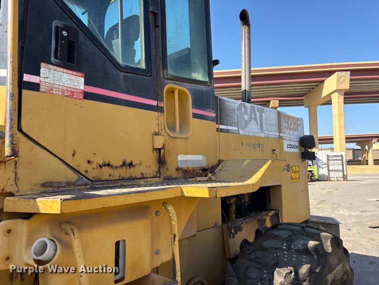 image for item ET7301 1994 Caterpillar 928F wheel loader