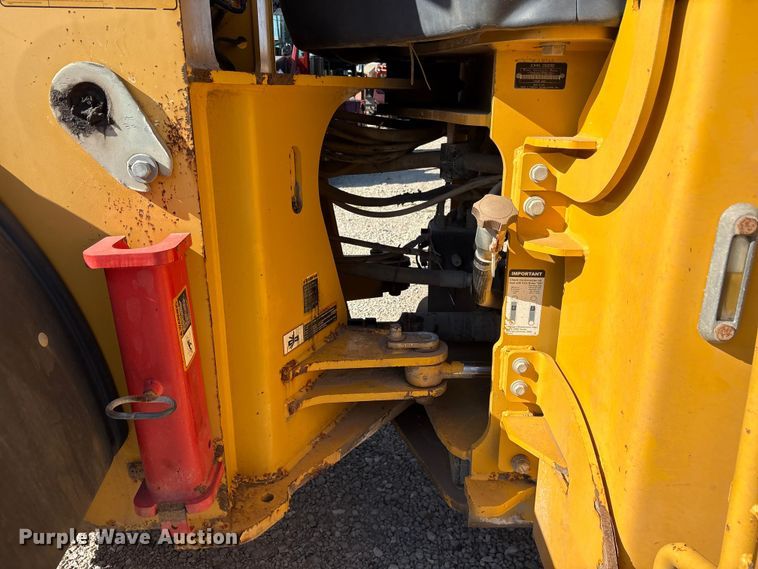 image for item ET7302 2014 John Deere 624K wheel loader