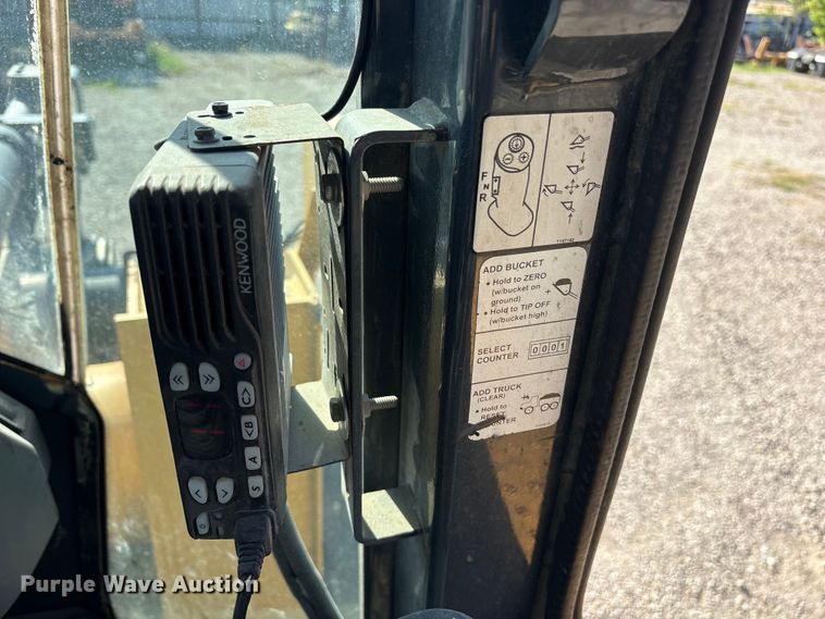 image for item ET7302 2014 John Deere 624K wheel loader