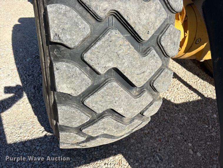 image for item ET7302 2014 John Deere 624K wheel loader