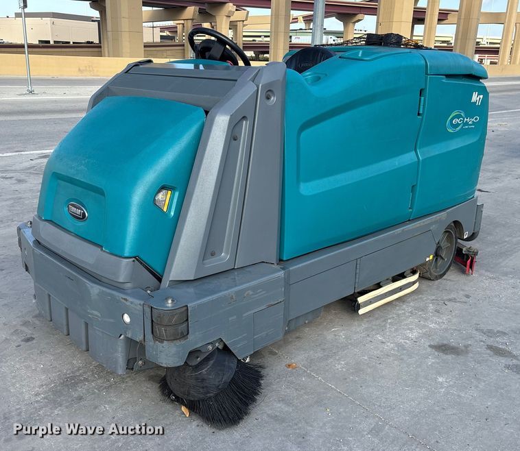 image for item ET7304 Tennant M17 floor scrubber