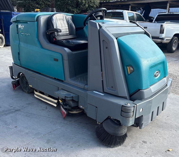 image for item ET7304 Tennant M17 floor scrubber